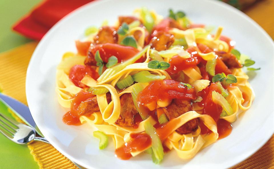 Tagliatelle mit Gemüse und Hühnerfilet