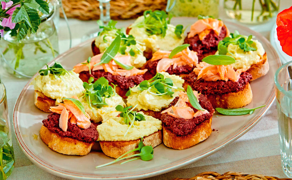 Crostini mit Oliven- und Melanzani-Aufstrich