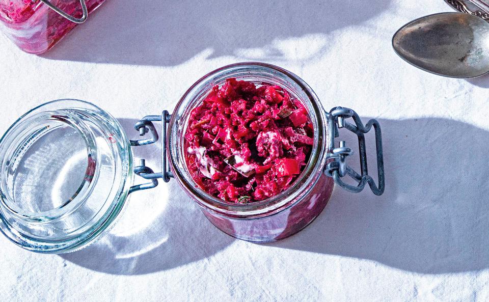 Rote-Rüben-Pesto mit Walnüssen