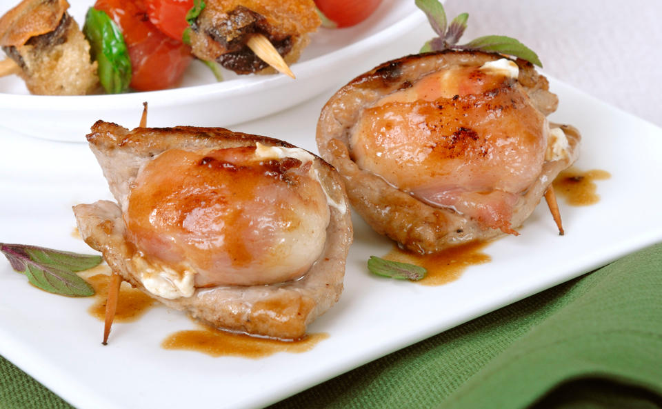 Gefüllte Kalbsschnitzel mit Ziegenkäse und Speck • Rezept • GUSTO.AT