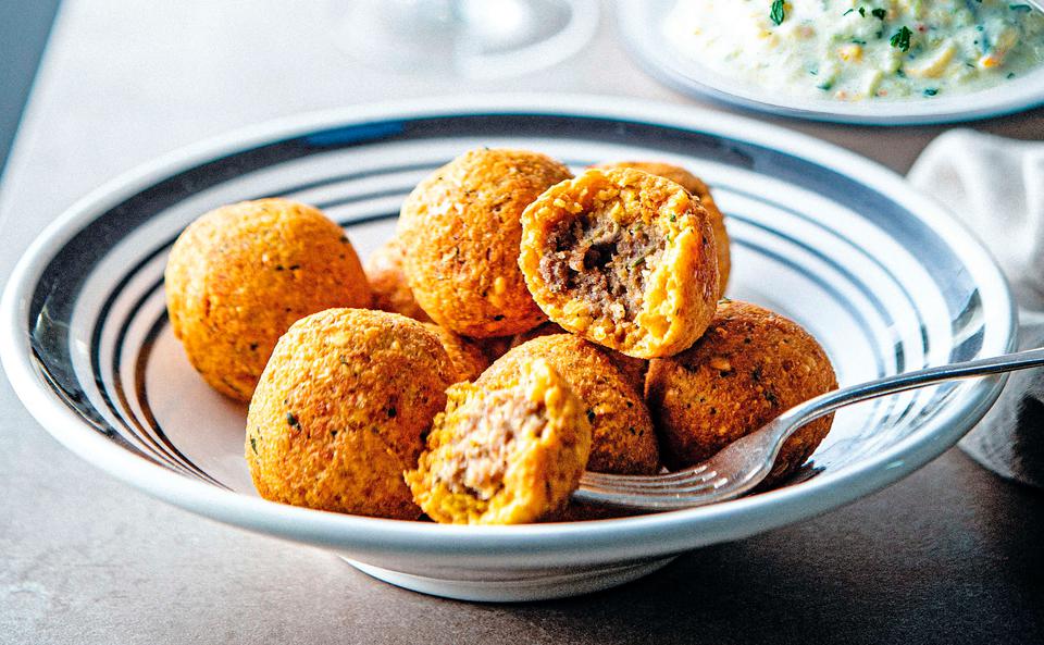 Kichererbsen-Lammbällchen mit Zucchini-Tsatsiki