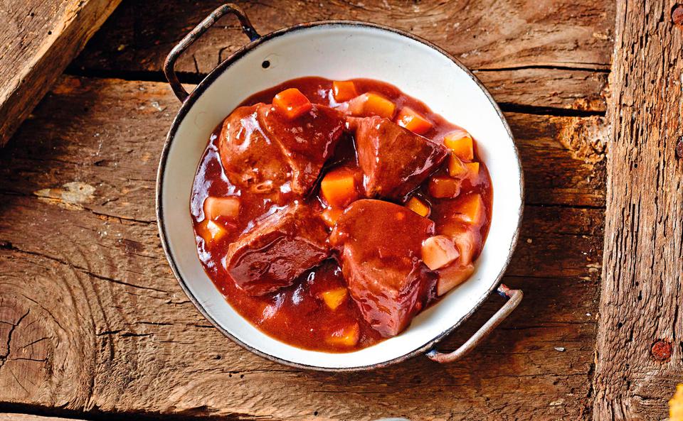 Ganslragout mit Topfen-Nussnudeln und Kohlsprossen