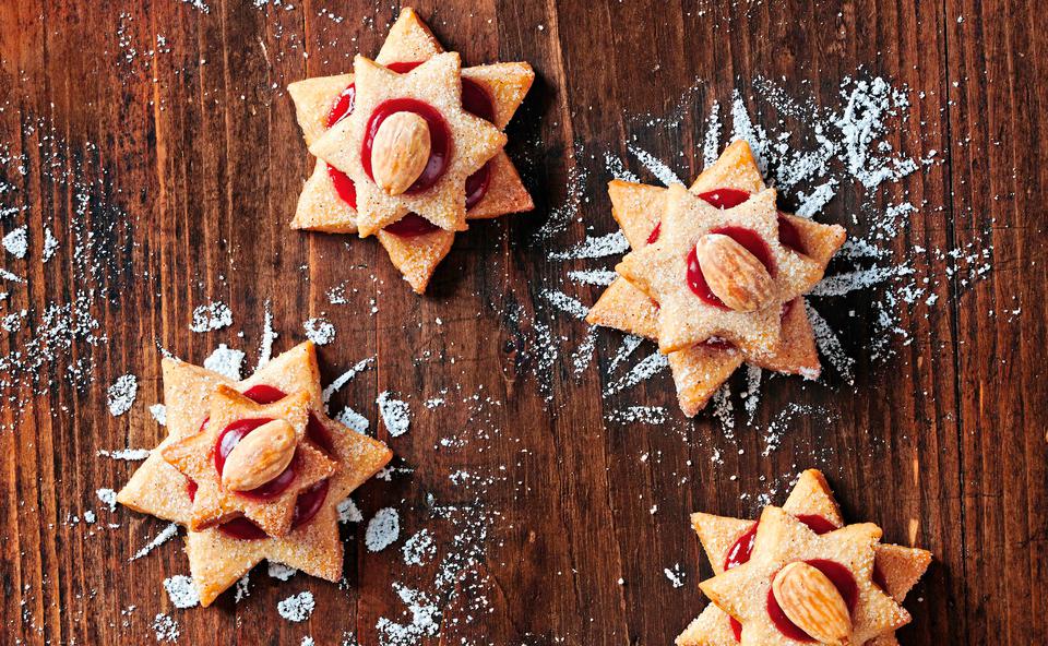 Zimtsternchen mit Ribiselmarmelade