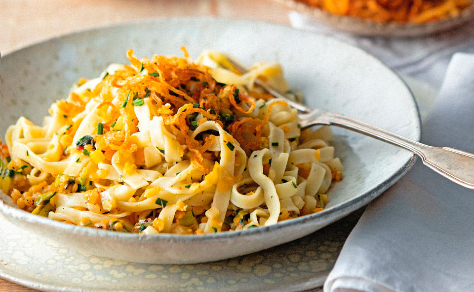 Tagliatelle mit Gemüse-Linsensugo