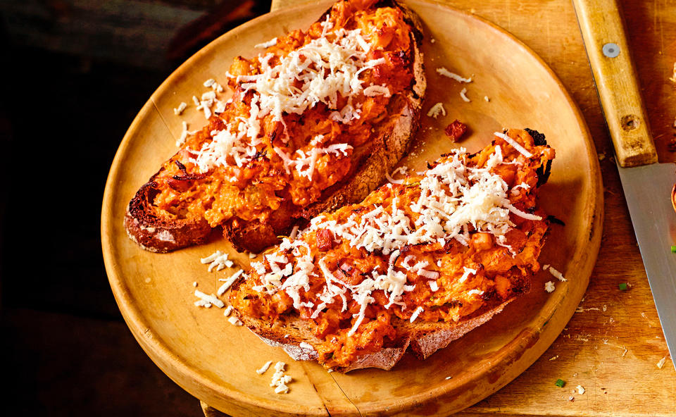 Brot mit Sauerkraut, Selchfleisch und Kren