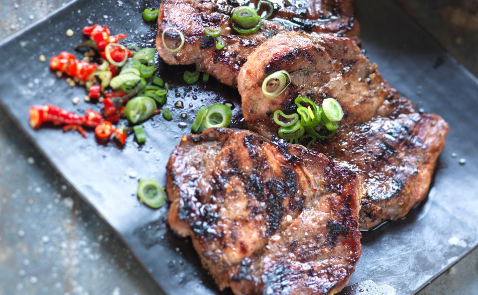 Karibisches Schweinssteak mit Curry-Reissalat