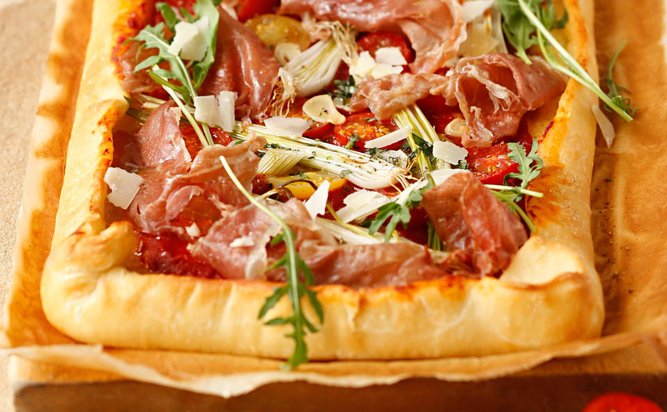 Pizza al Prosciutto con Pomodorini