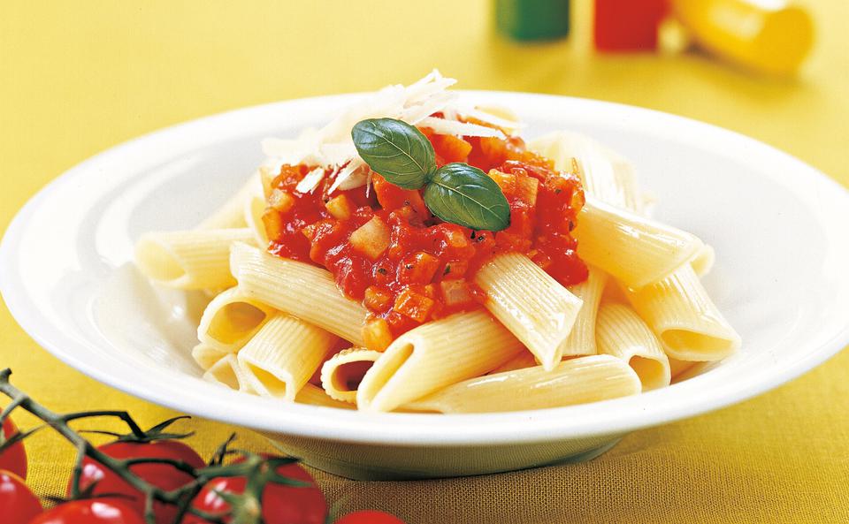 Penne mit Sellerie-Paradeisersauce