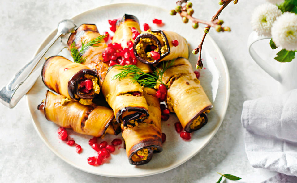 Melanzaniröllchen mit Walnuss-Kräutercreme