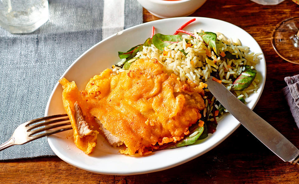 Mozzarella-Schnitzel mit Paradeisfond und Zitrus-Mangoldreis