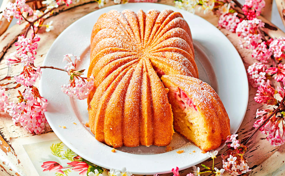 Sandkuchen mit Rhabarber