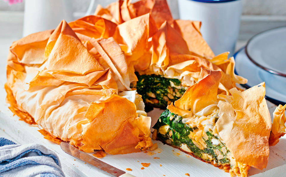 Filo-Pie mit Spinat und Feta • Rezept • GUSTO.AT