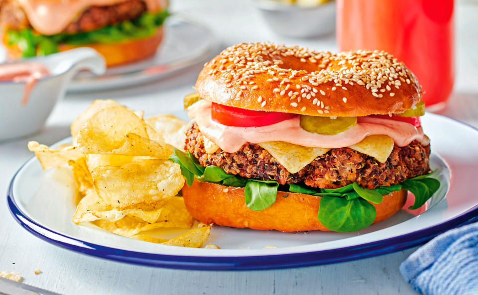 Bagel-Burger mit Quinoa-Bohnen-Pattys