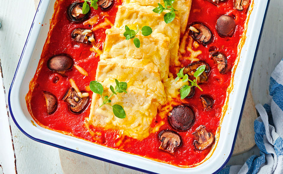 Gebackener Tofu mit Paprikasauce und Champignons