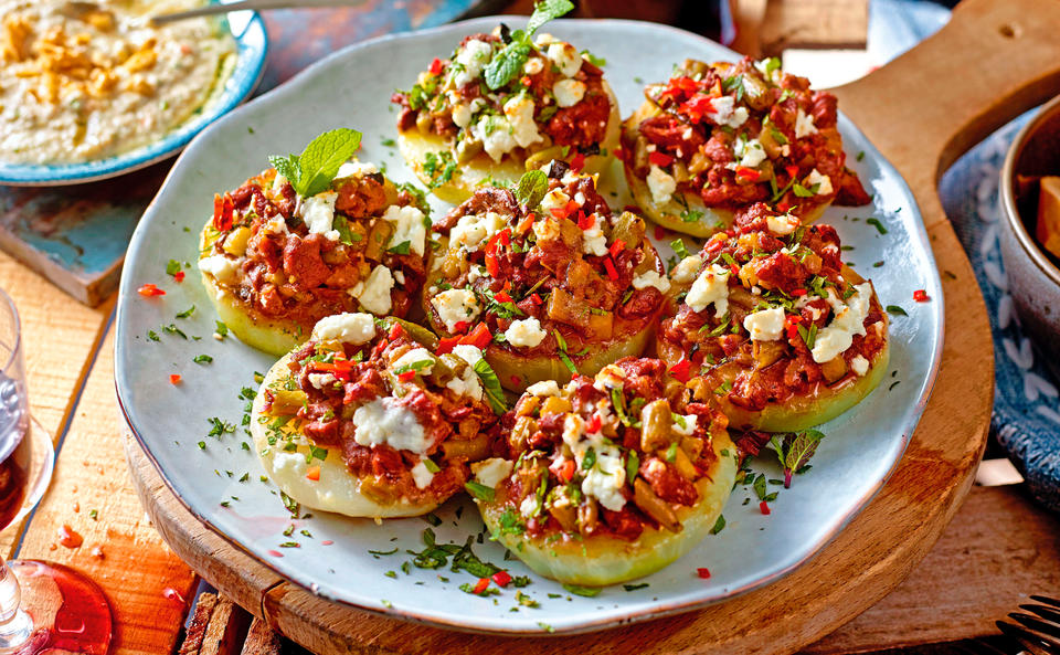 Lammragout auf Kohlrabi mit Feta und Chicoréesauce