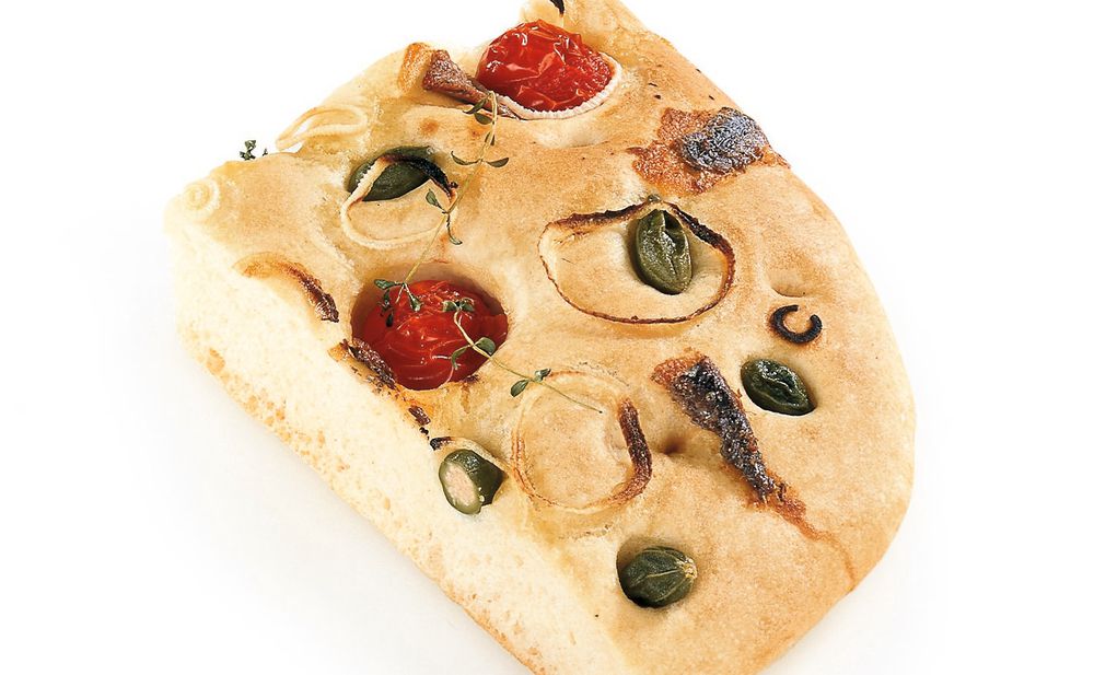 Focaccia mit Sardellen und Kapernbeeren • Rezept • GUSTO.AT