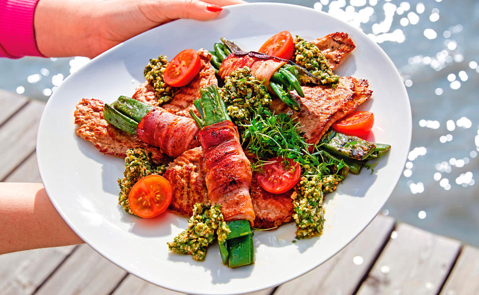 Kalbspaillard vom Grill mit Gremolata und Speckfisolen