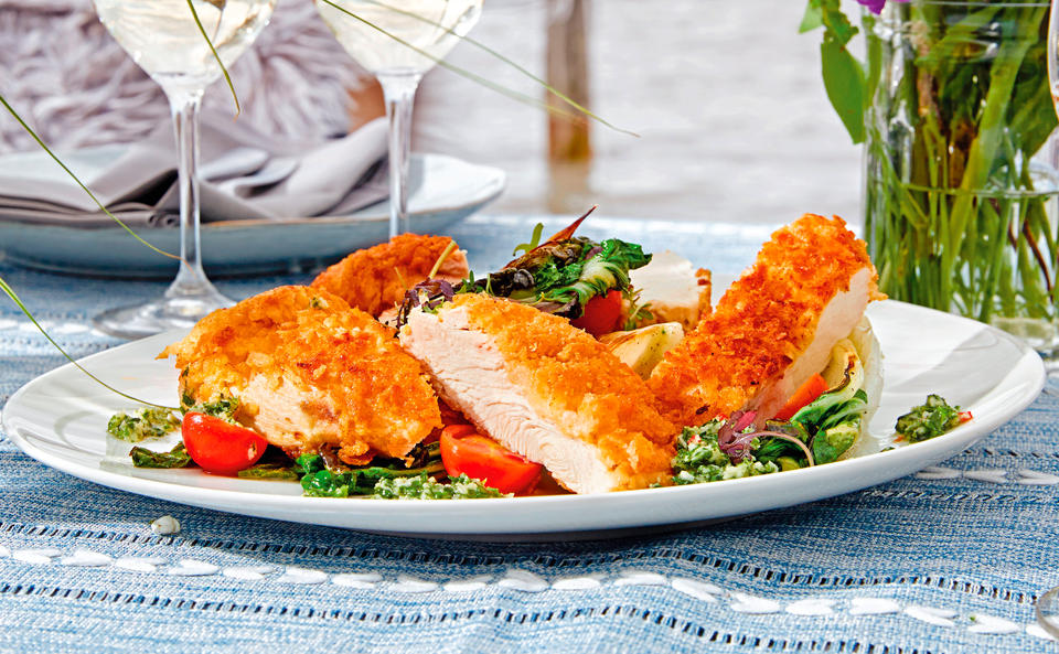 Knusprige Hühnerfilets mit Korianderpesto und Pak Choi