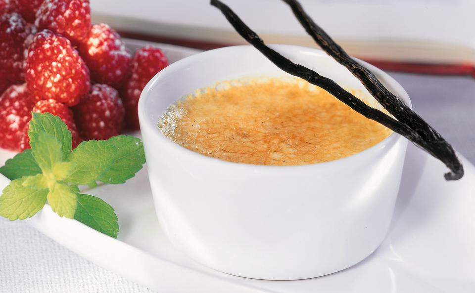 Crème brûlee aux Framboises: Creme brulee mit Himbeeren • Rezept