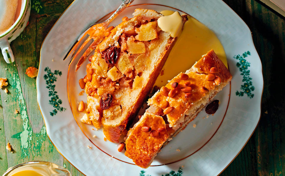 Steirischer Apfel-Birnenstrudel mit Pignoli