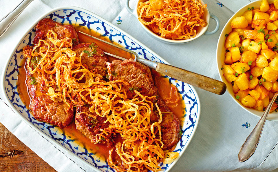 Zwiebelrostbraten mit Braterdäpfeln