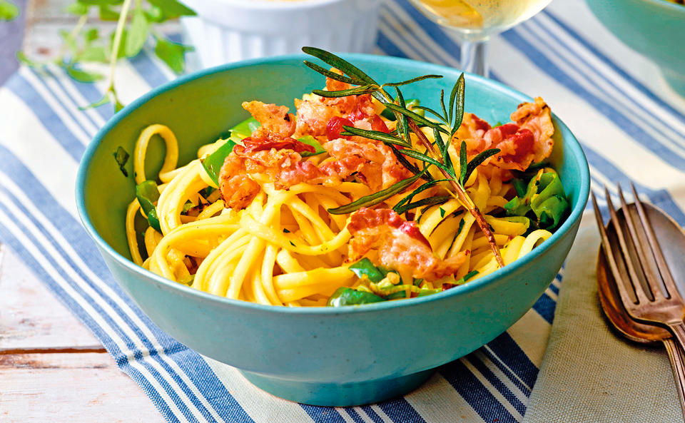 Linguine mit Paprikasauce, Pimentos und Pancetta