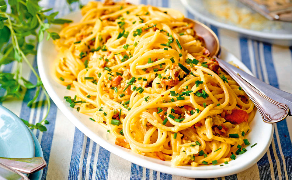 Spaghetti mit Karfiol und Eierschwammerln