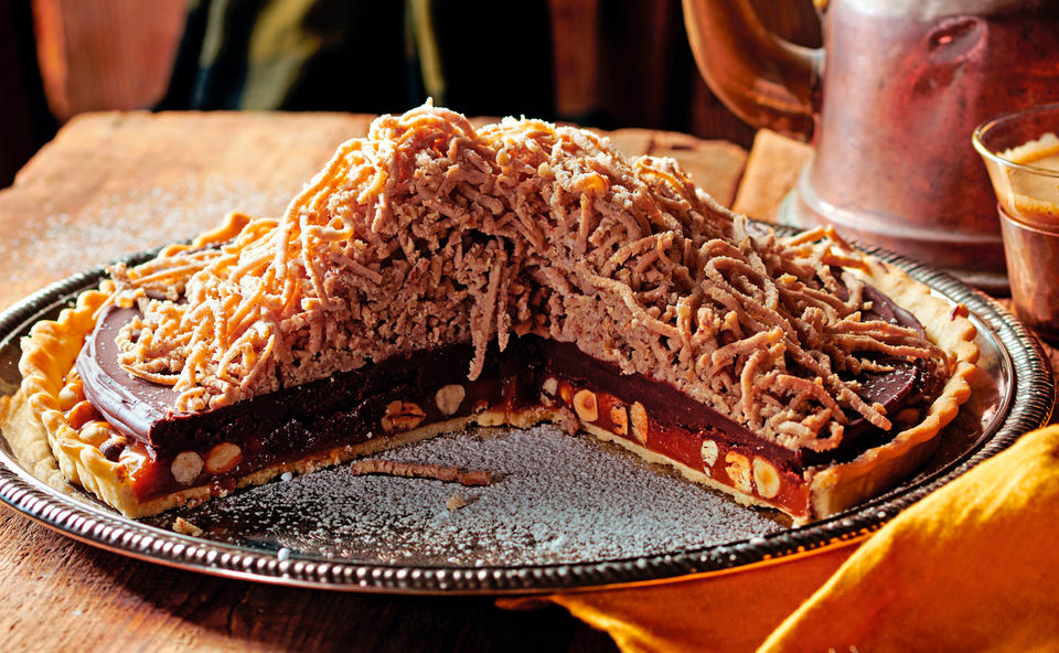 Schokotrüffel-Tarte mit Haselnuss-Crunch und Maronireis