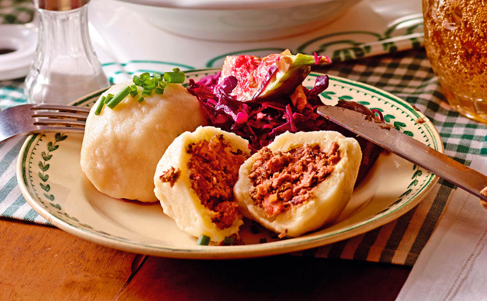 Fleischknödel mit Rotkraut-Feigensalat