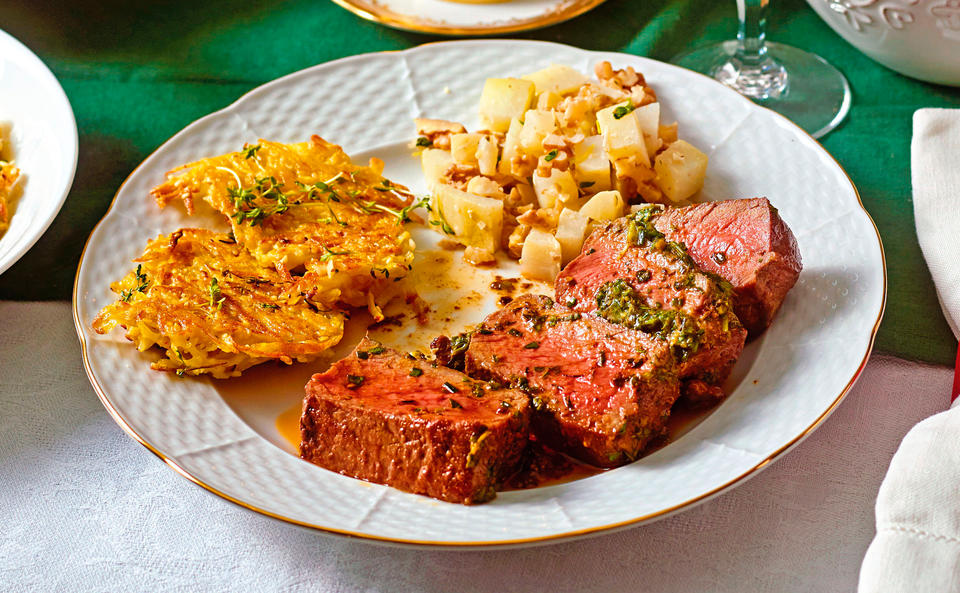 Entrecôte double mit Kräuterbutter, Rösti und Nuss-Kohlrabi