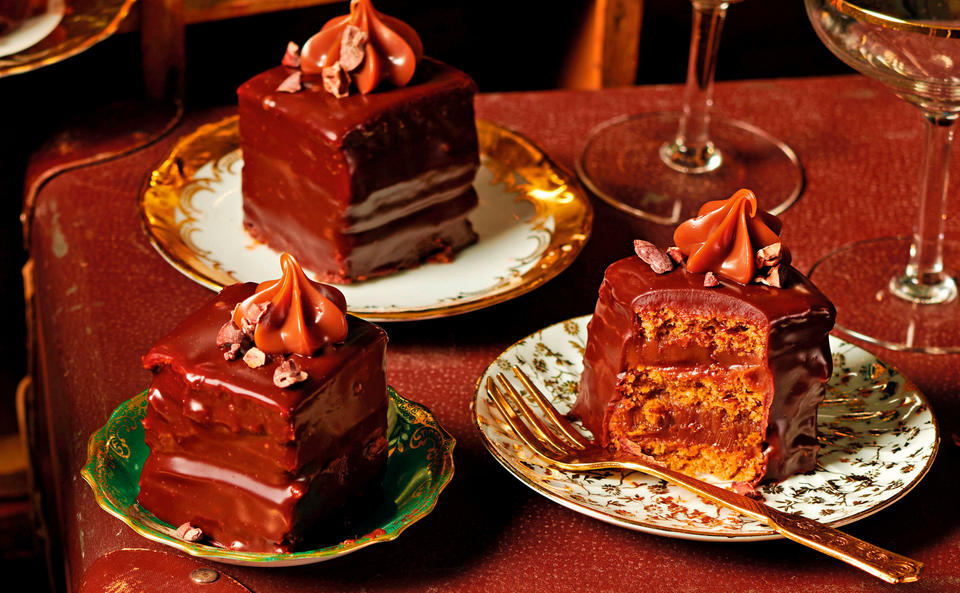 Petit Fours mit Schoko-Karamell-Ganache