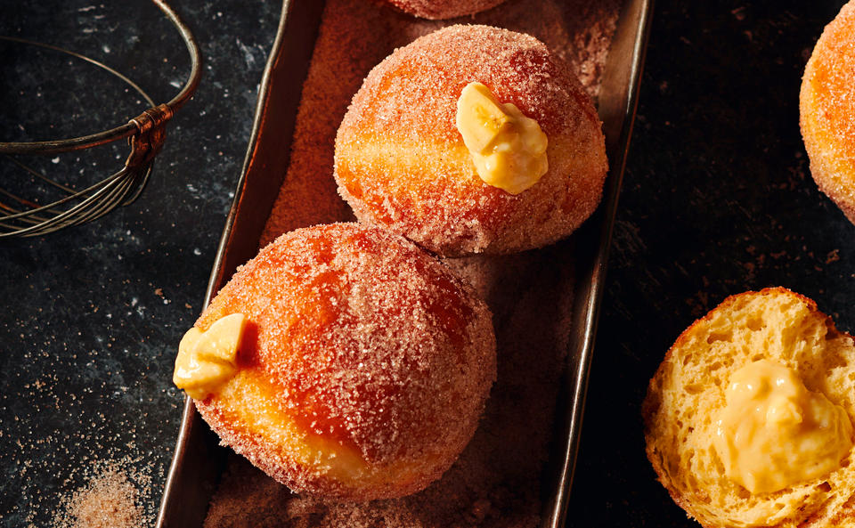 Krapfen mit Bananen-Puddingcreme