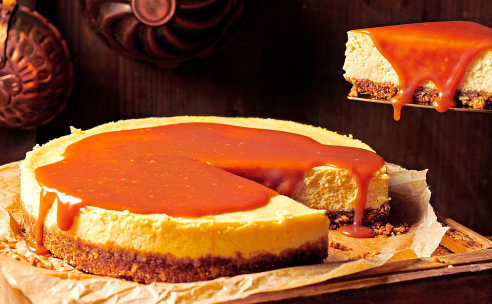 Cheesecake mit weißer Schokolade und Karamell