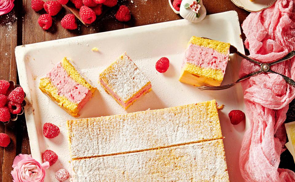 Biskuit-Topfentorte mit Himbeermousse