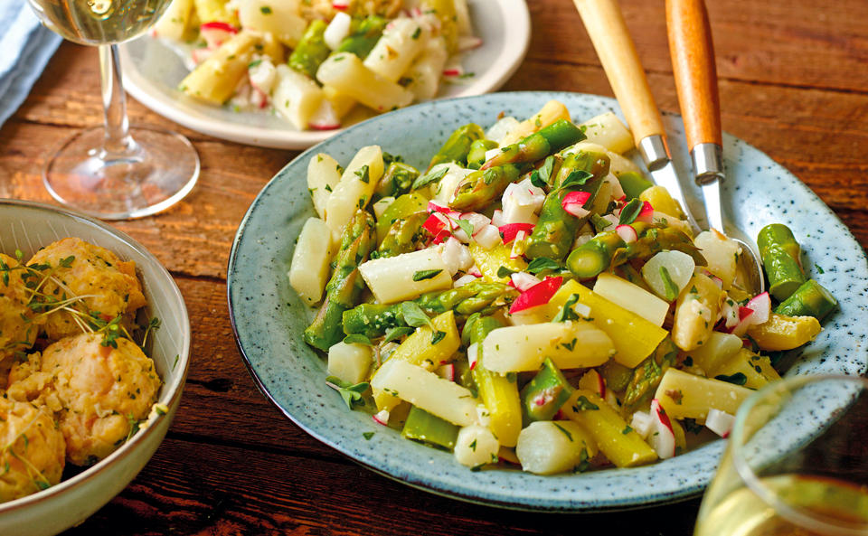 Spargelsalat mit Briocheknöderln