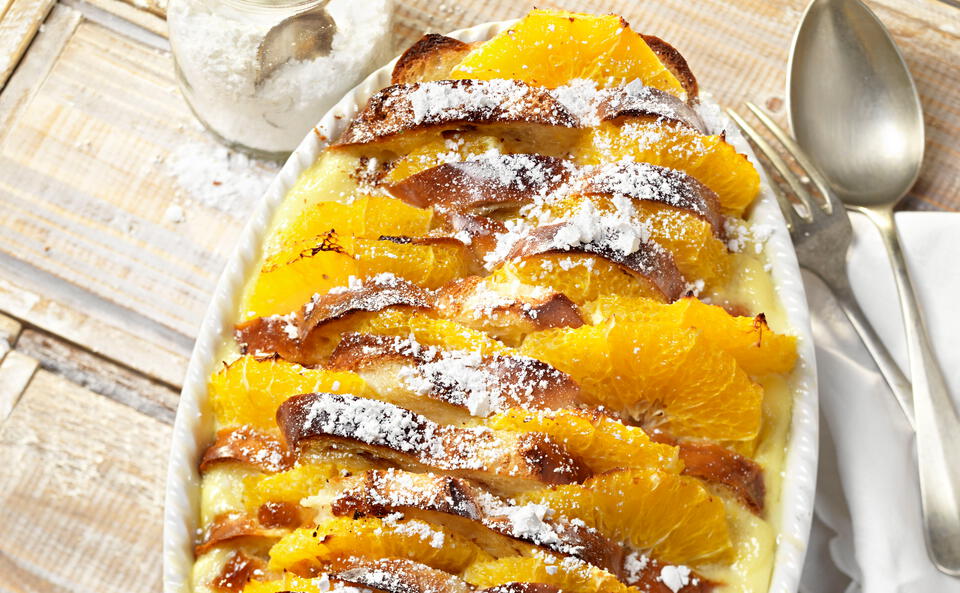 Scheiterhaufen mit Brioche und Orangen