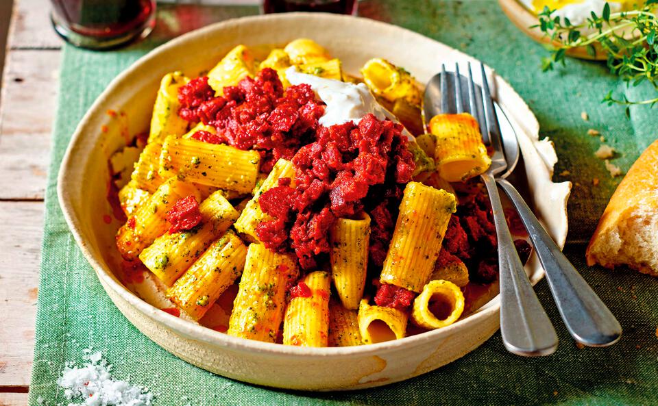 Rigatoni mit Chorizo-Sucuk-Bolognese