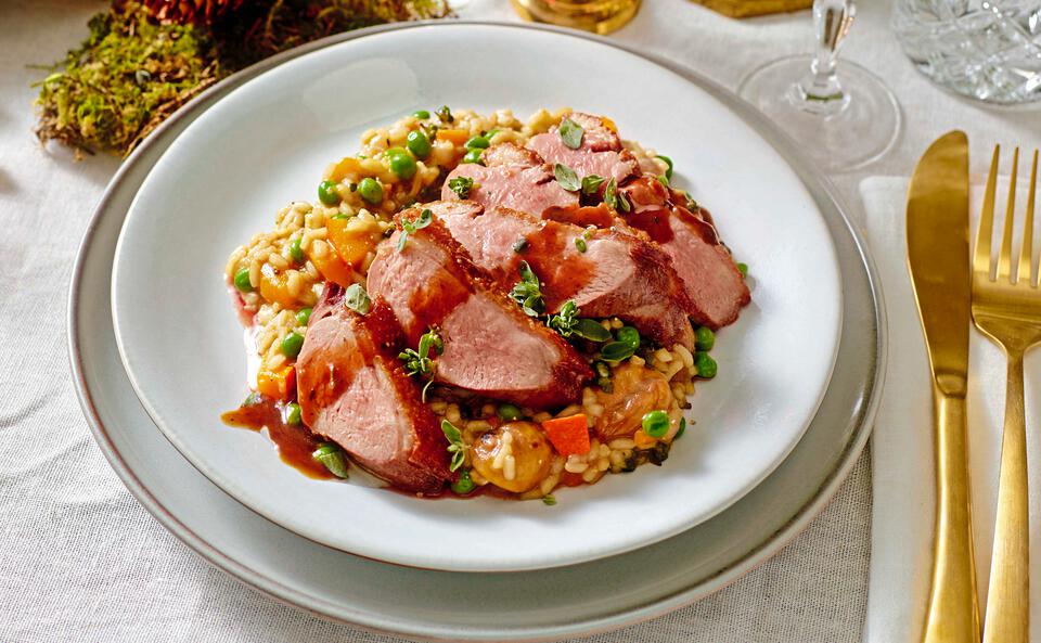 Entenbrust mit Kürbis-Erbsenrisotto und Majoran