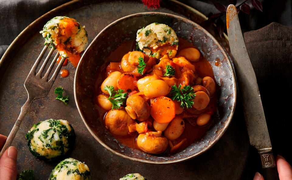 Bohnen-Champignon-Ragout mit Spinatknöderln