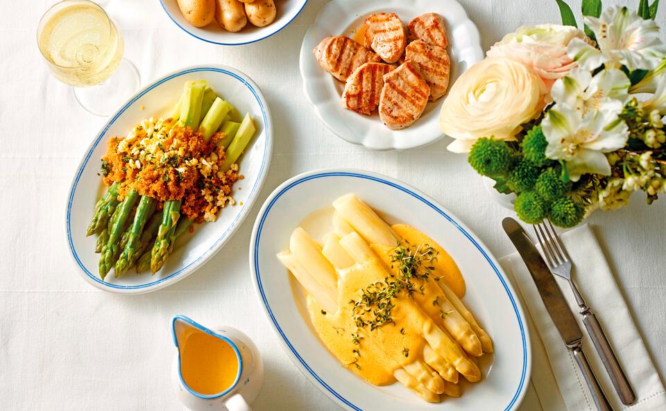 Spargel mit Sauce hollandaise, Kräuterbröseln und Schweinsfilet