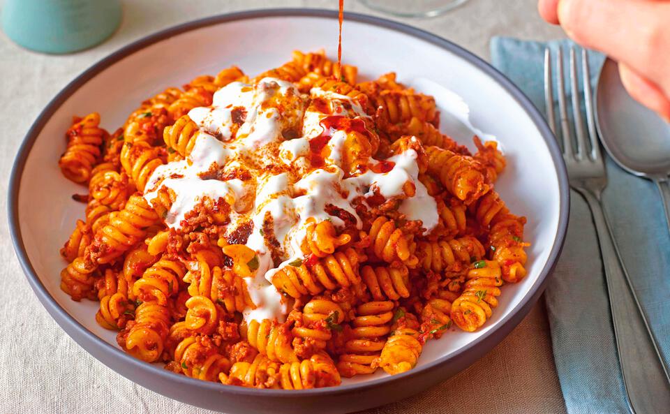 Yogurtlu Eriste - Türkische Nudeln mit Joghurt und Chiligus • Rezept