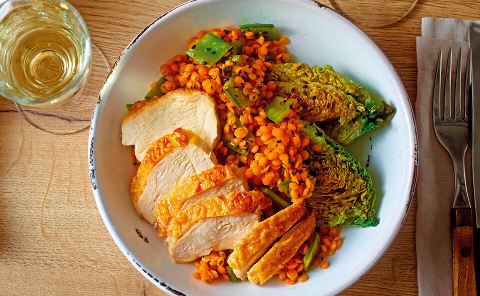 Hühnersalat mit Linsen und Curry-Sesamdressing