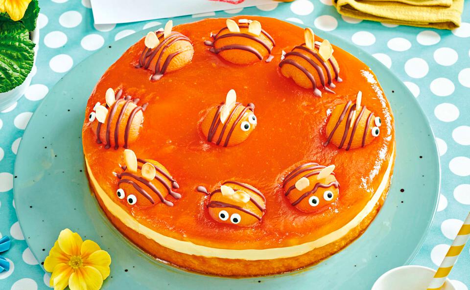 Puddingcreme-Torte mit Bienchen