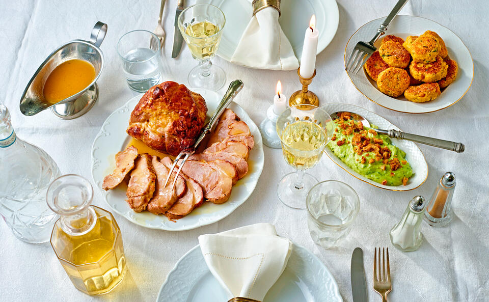 Schweinsbraten mit Avocadocreme und Kichererbsenpuffern