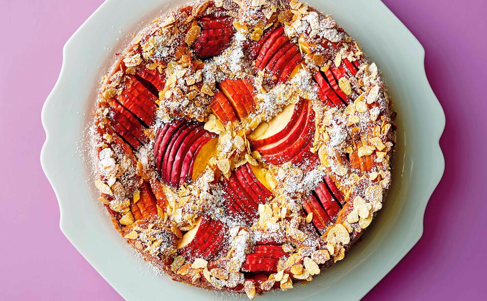 Apfelkuchen mit angezuckerten Mandeln