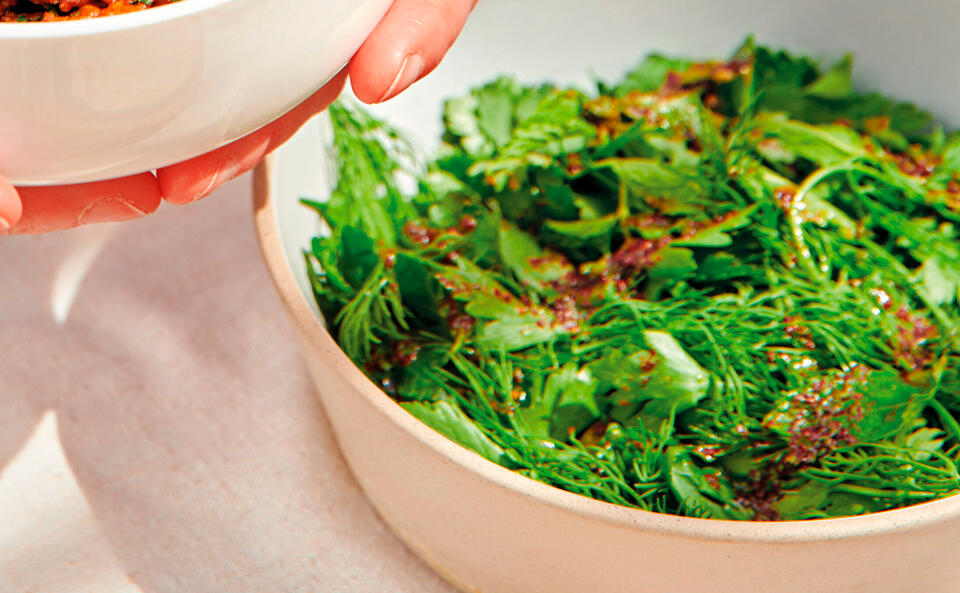 Kräutersalat mit Sumach-Vinaigrette
