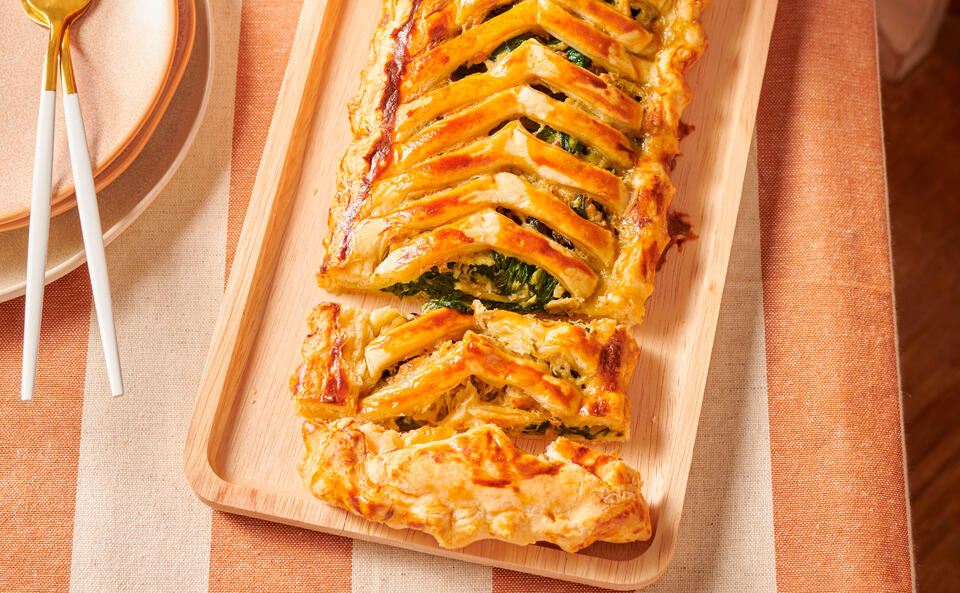 Gefächerter Strudel mit Huhn und Spinat