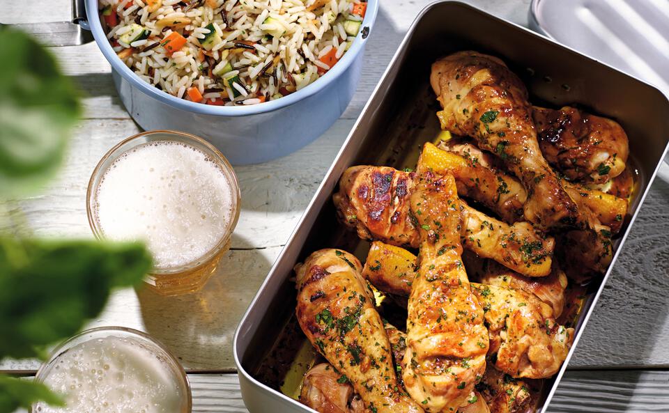 Drumsticks mit Barbecue-Marinade und Reissalat