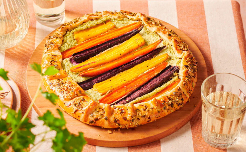 Galette mit bunten Karotten und Kräuter-Ricotta