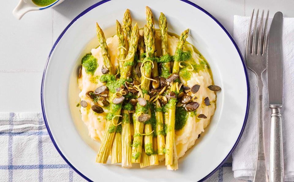 Kräuterspargel mit Erdäpfelcreme